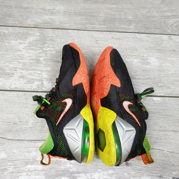 Nike LeBron James Size 7Y Air Max Low Sneakers - Picture 3 of 7